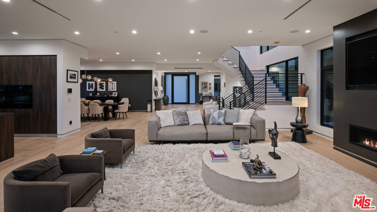 Aurelian Crest, Linda Flora Dr, 90049