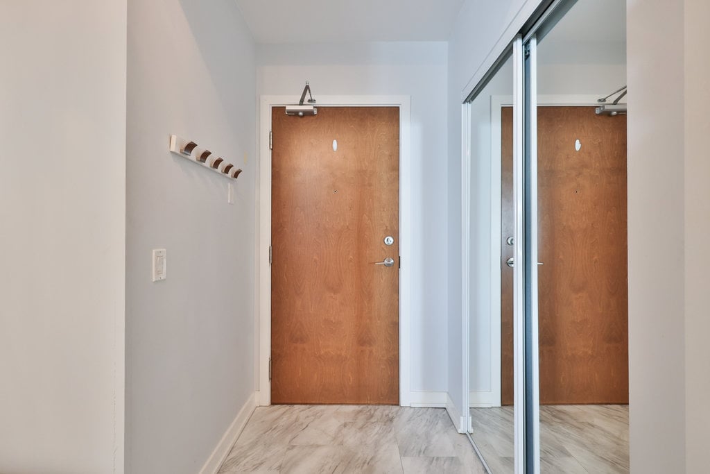 2212 Lake Shore Boulevard W 1803