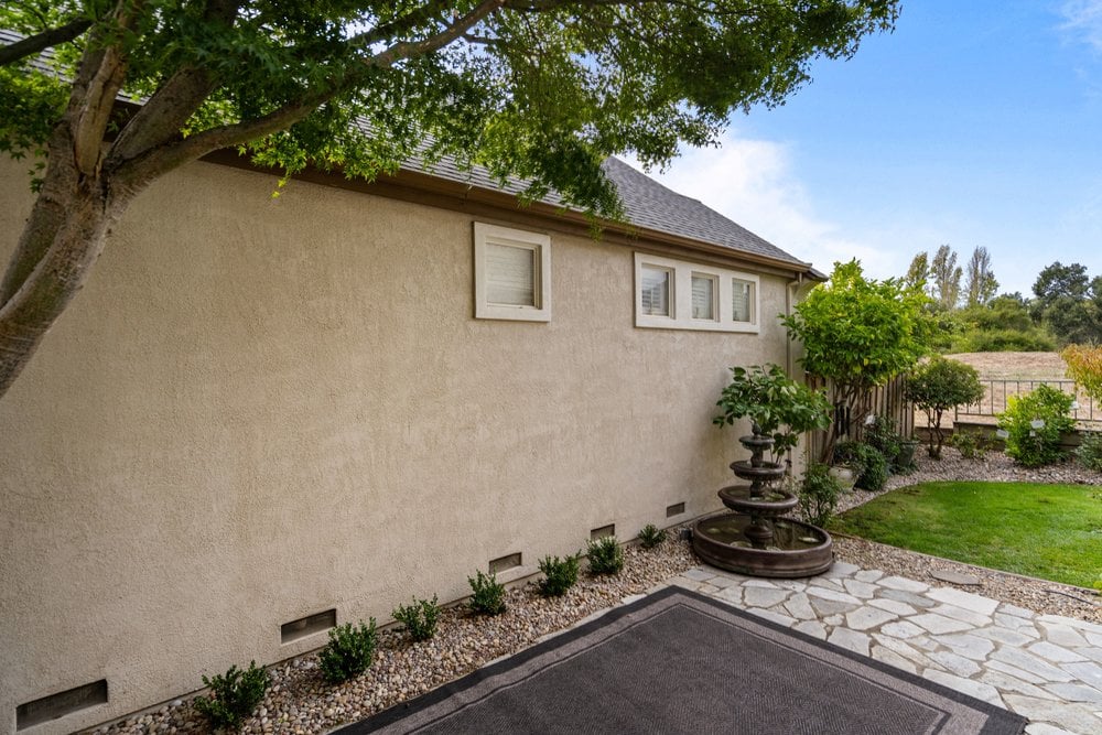 2010 Falcon Ridge Dr