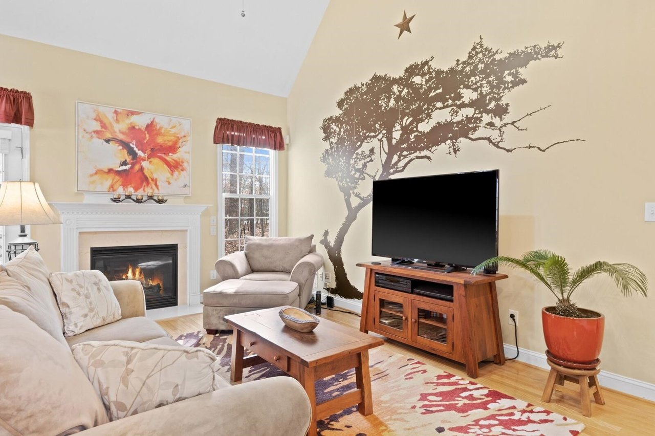 4608 Tollington Dr