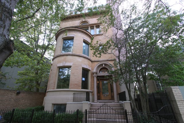 1352 N LaSalle Dr