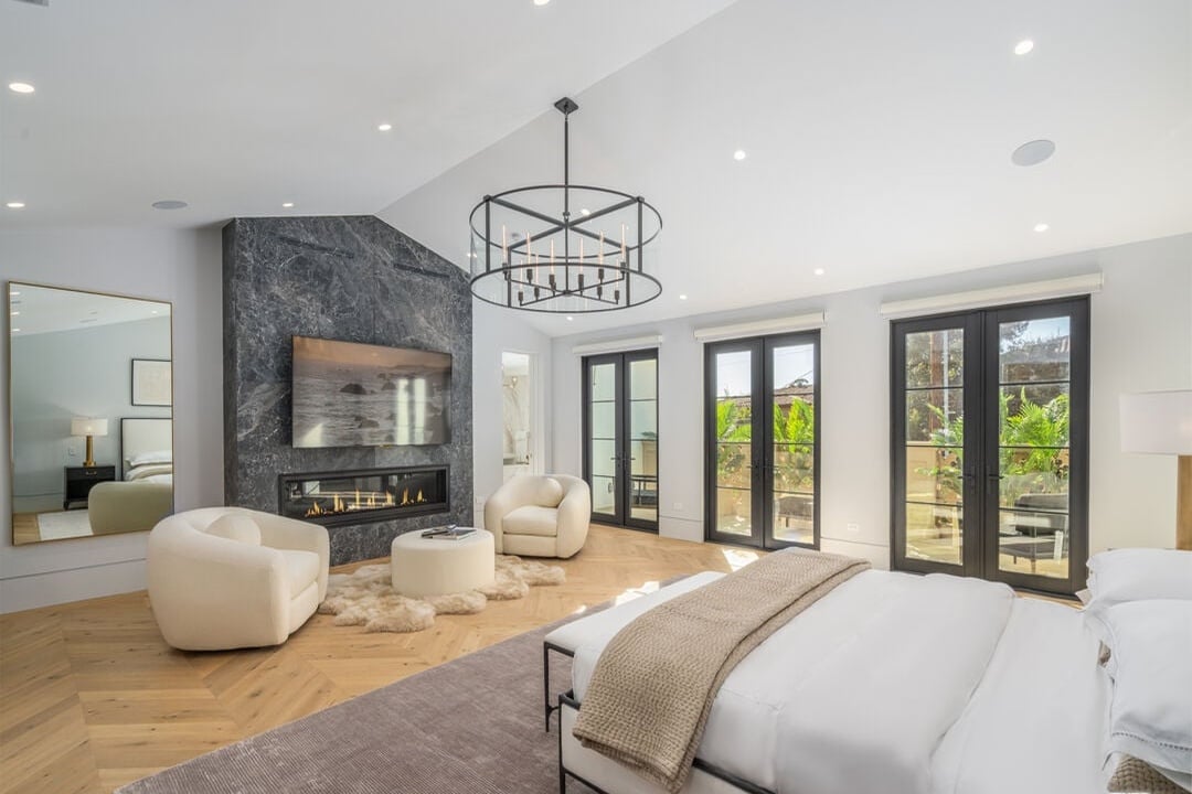 Silverreach Pavilion, N Hillcrest Rd, 90210