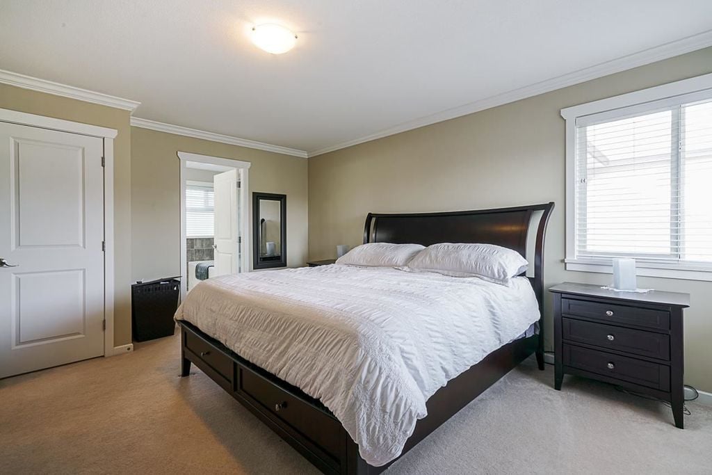 18938 70 Ave