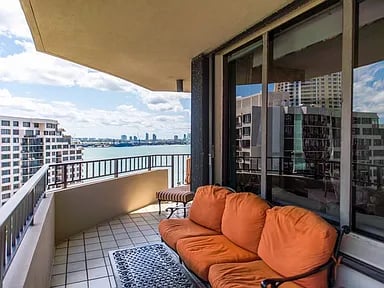520 Brickell Key Dr #A1616