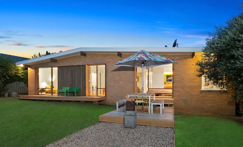 A Journey to 1962: Rediscovering the Beauty of a Midcentury Home