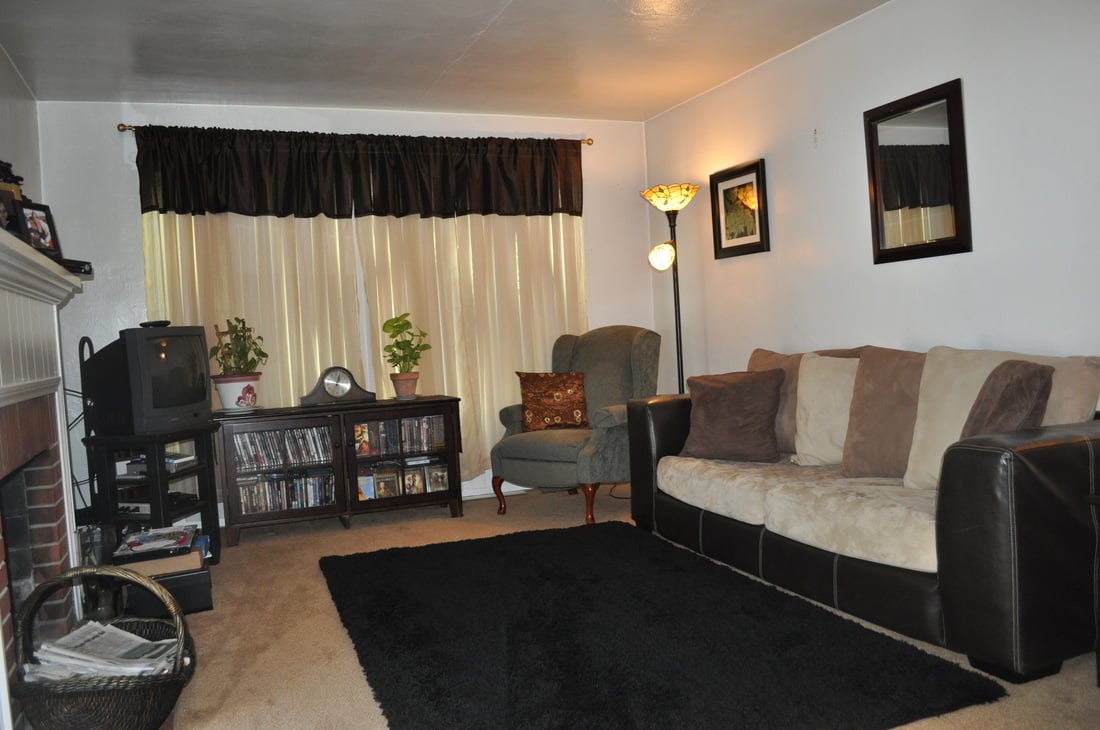 Duplex for Sale on Arden Way, Right on The Border of Arden Park!