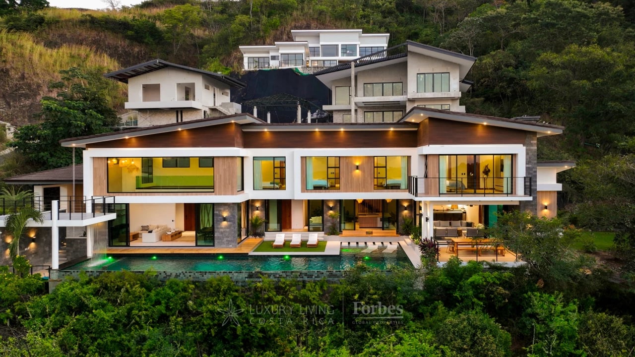 20702 - Contemporary Luxury with Ocean Views in Playa Flamingo