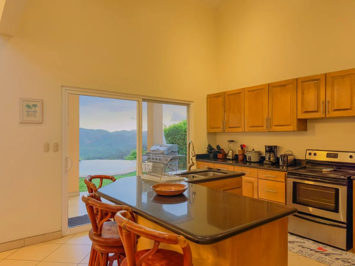 Ocean View Home in Altos del Cacique