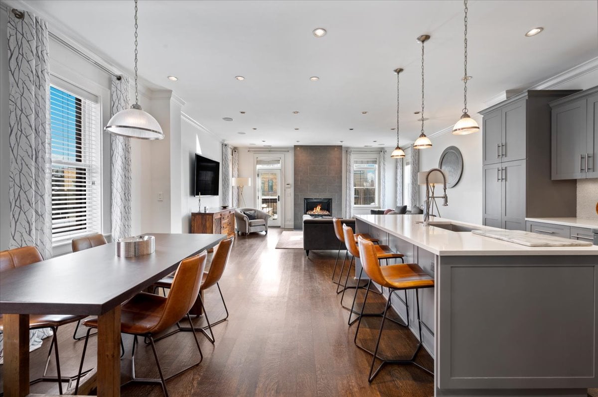 1821 N Larrabee Unit 2