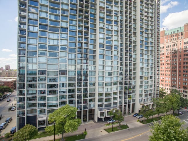 3200 N Lake Shore DR 901