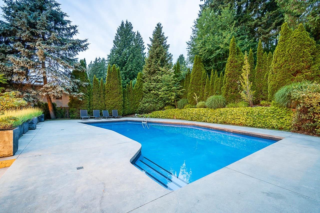 2920 Altamont Cres