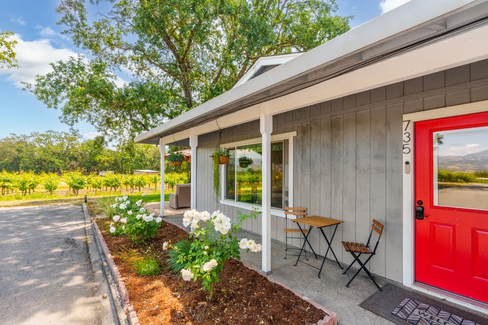 725 Lytton Station