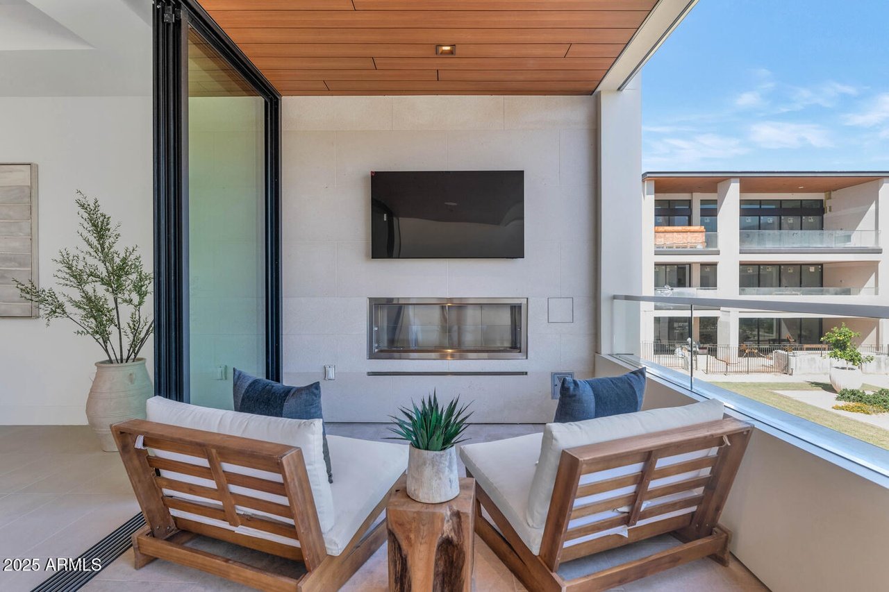 6587 N Palmeraie Blvd, #2007