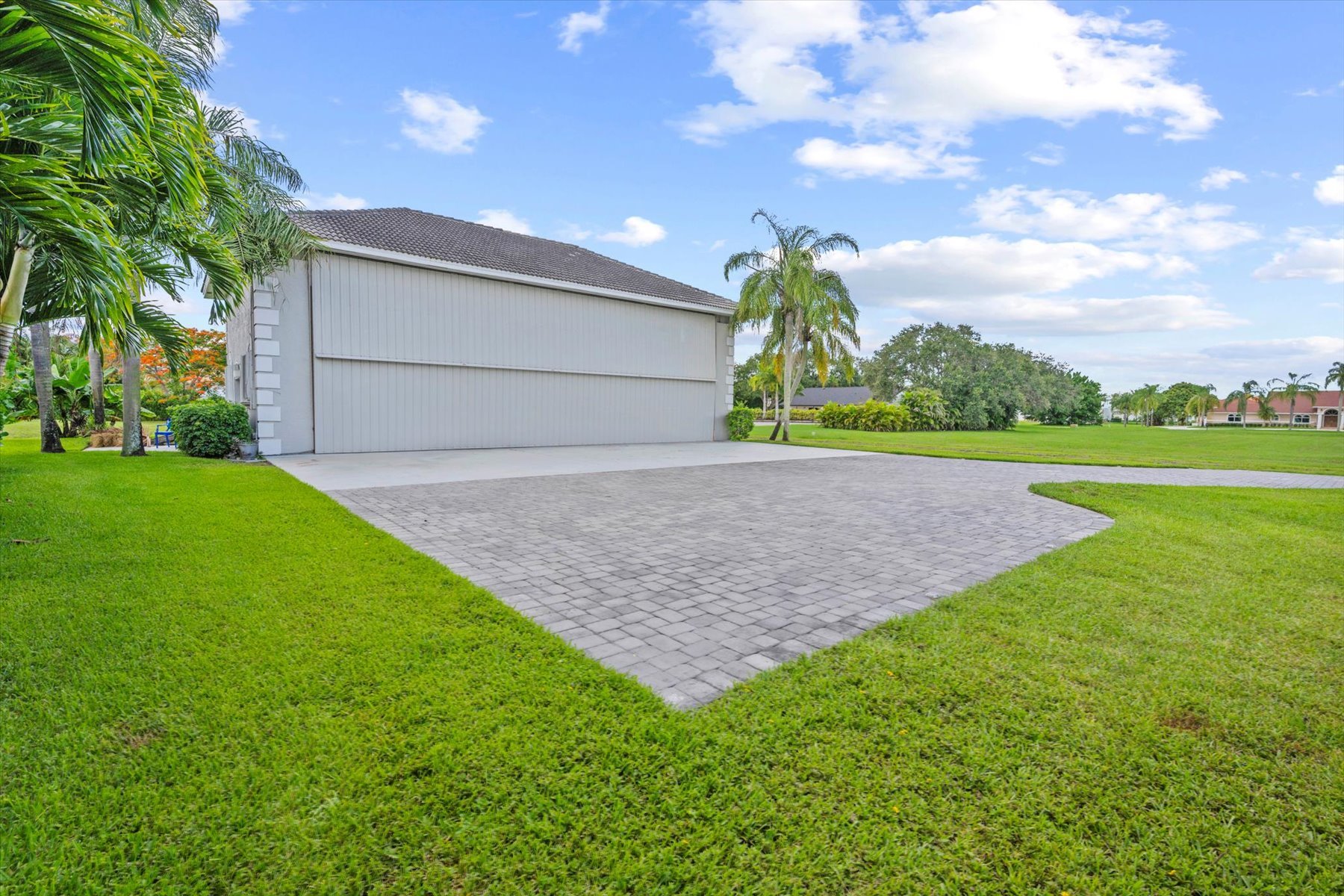 2900 Greenbriar Blvd