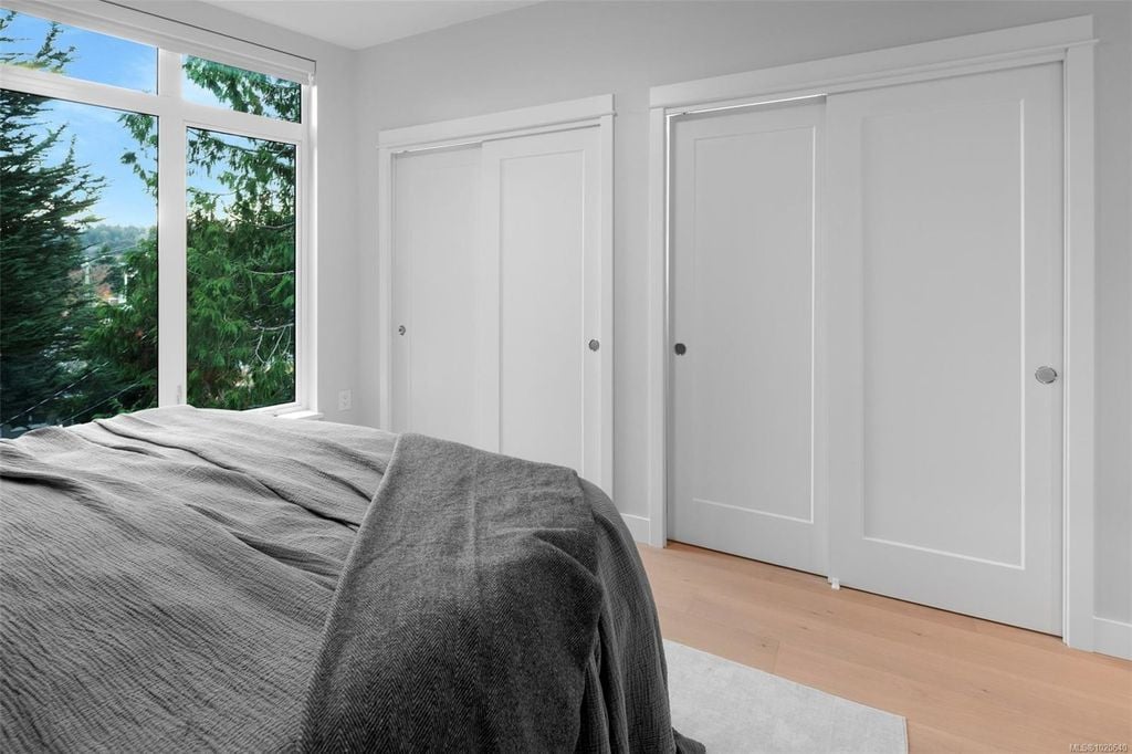 5229 Cordova Bay, #303