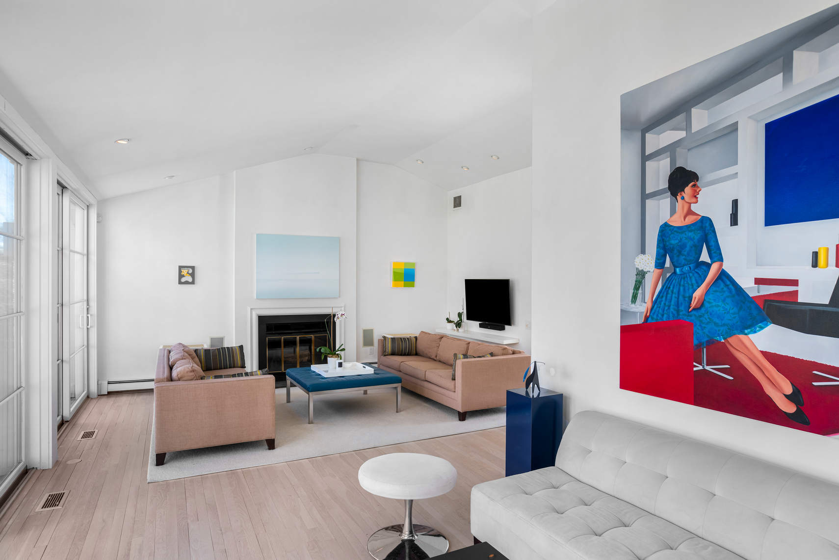 A Sleek, Updated Modern in the Heart of Hamptons Horse & Farm Country
