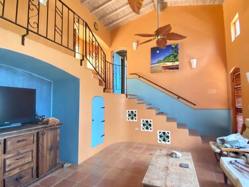 072 Harley's Villa