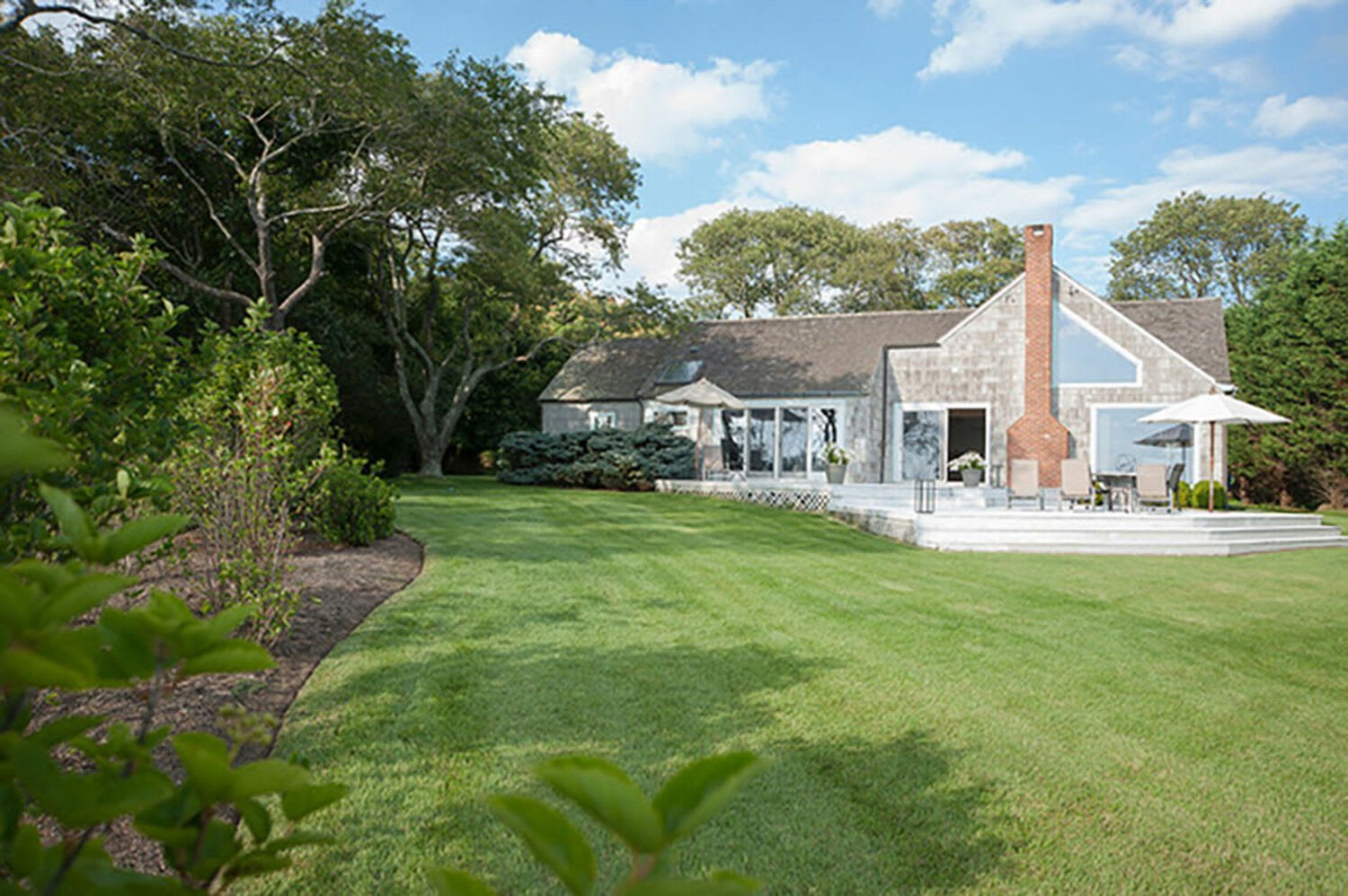 Light-Filled Waterfront Cottage