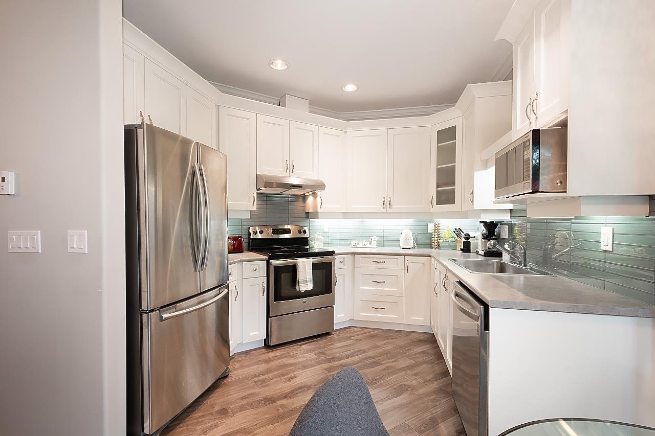 221-3280 Plateau Blvd