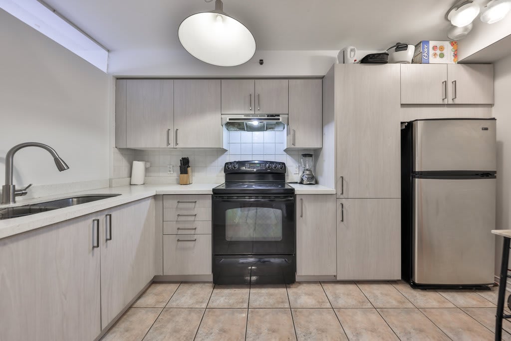 75 Weldrick Road E #823, Richmond Hill