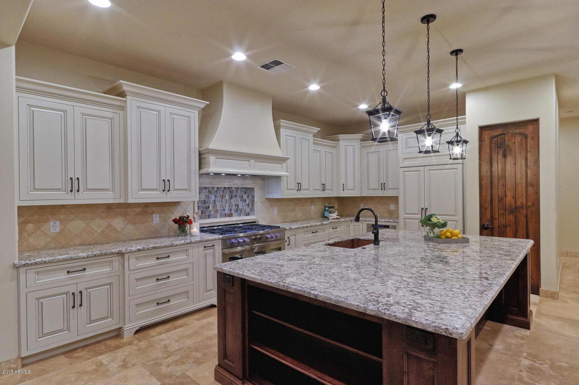 1220 W. Creek Canyon RD