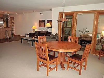 1225 Farwell Dr