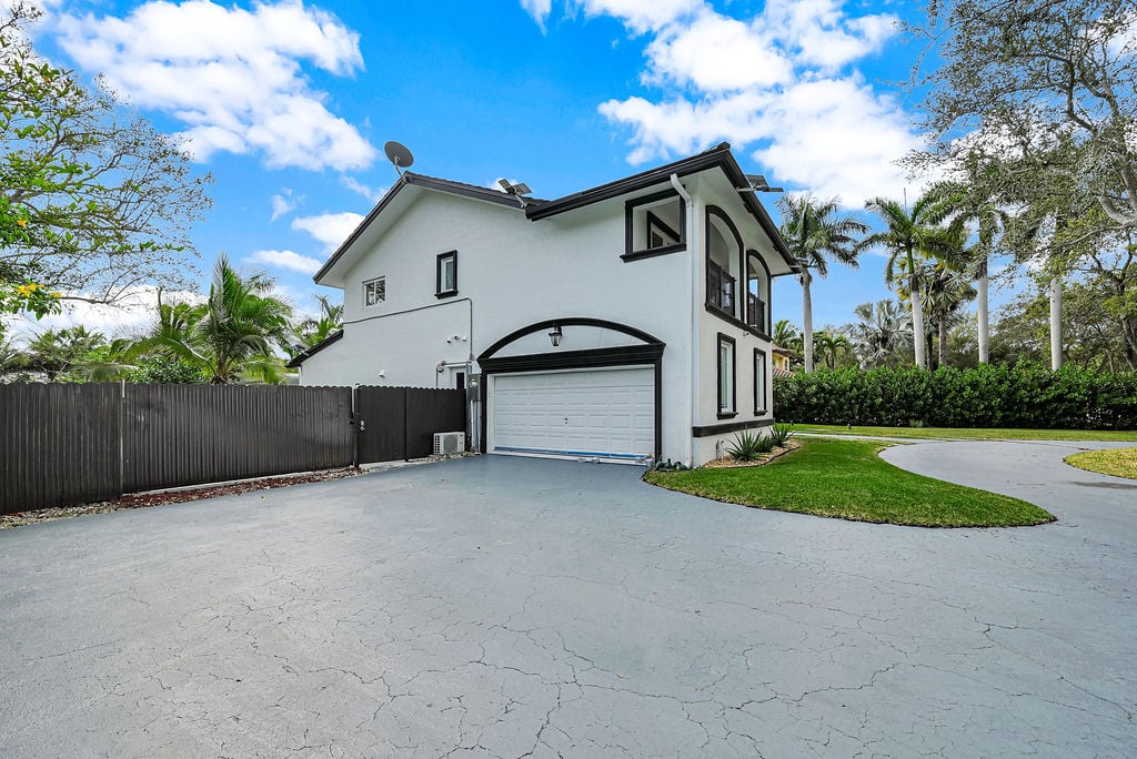 7830 SW 120th St