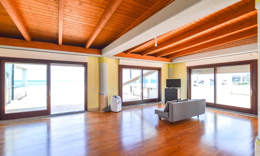 Perfect Penthouse with Panoramic Beachfront Views