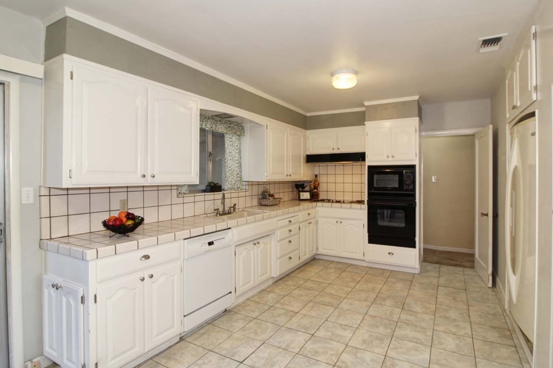 Just listed! Darling Elmhurst home