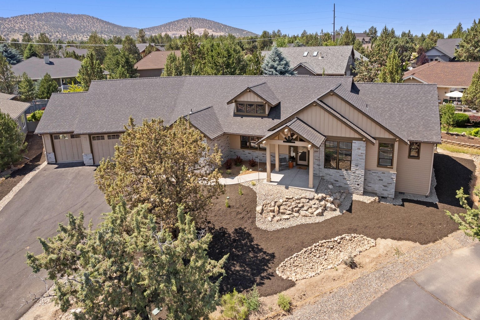 8211 Sora Ct