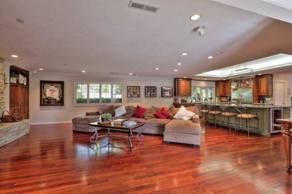 14564 EASTVIEW Dr