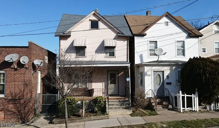 387 Comstock St