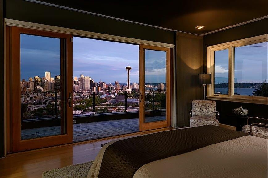 Why Buyers in Seattle Decide About Homes Before They Visit
