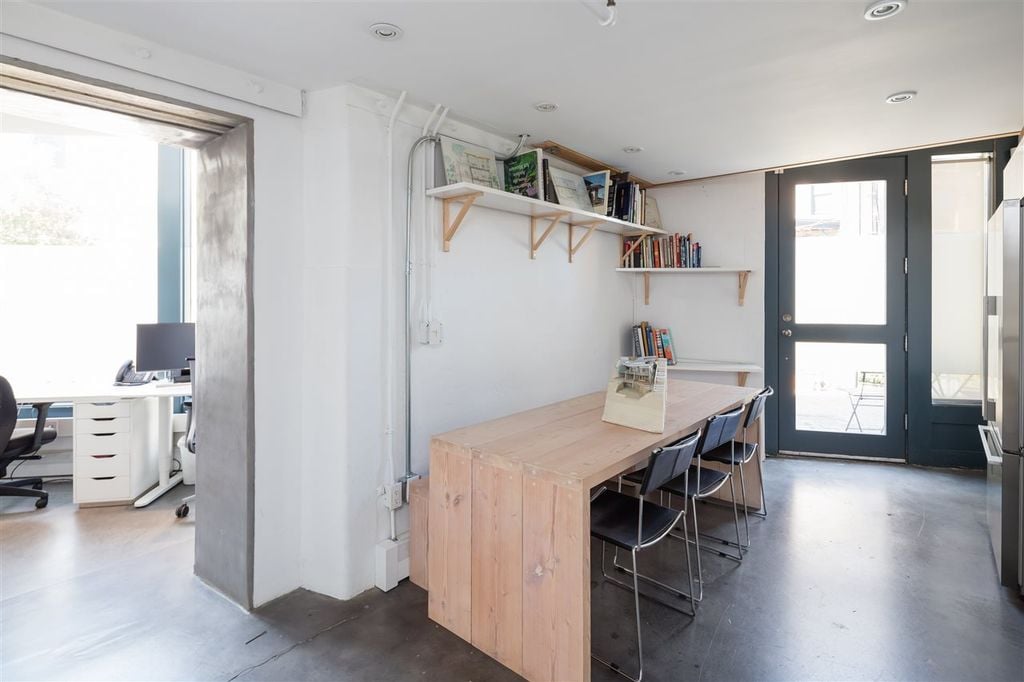 53 E Cordova St