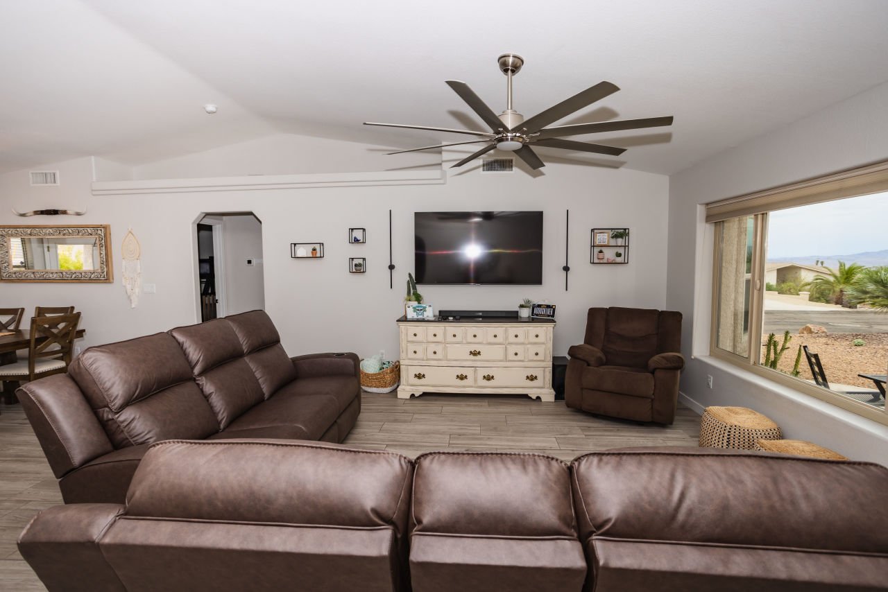 2870 Canyon Oak Dr