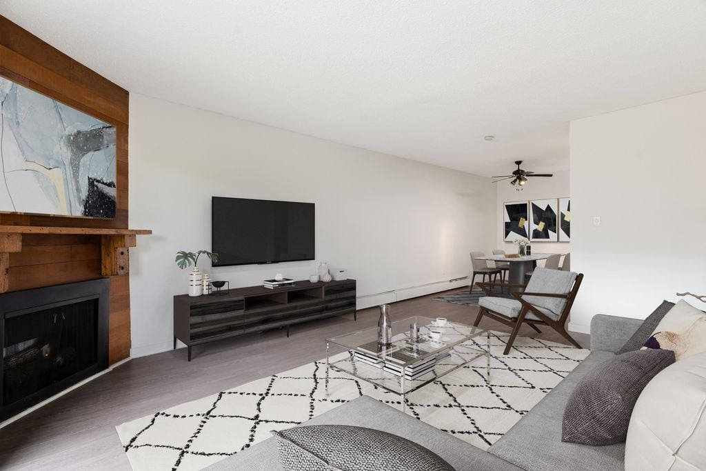 341 W 3rd St, #203