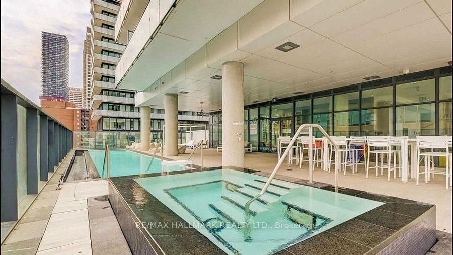 PRESTIGE LIVING AT YONGE & EGLINTON