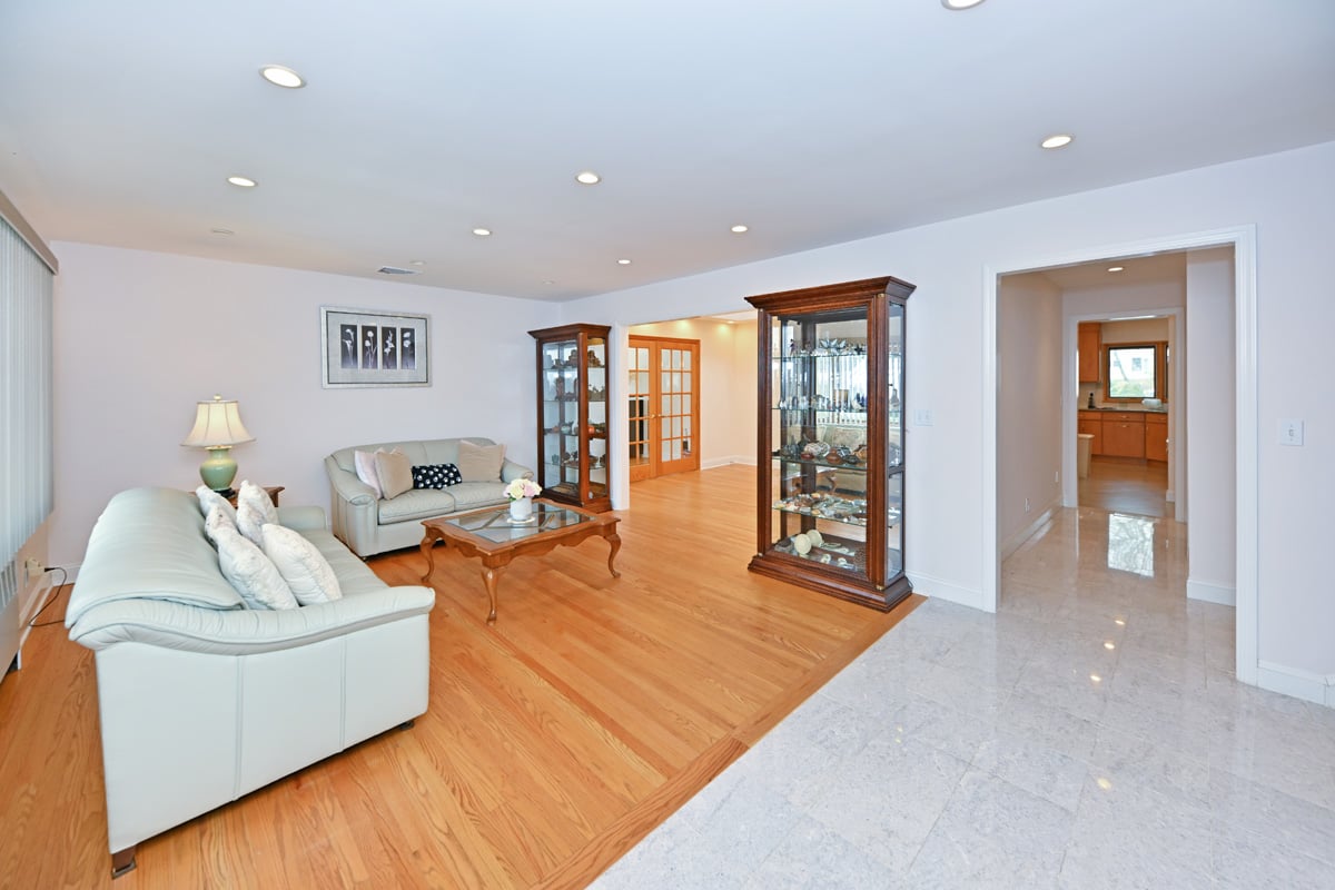 23 Spruce Pl