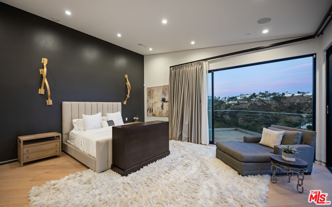 Aurelian Crest, Linda Flora Dr, 90049