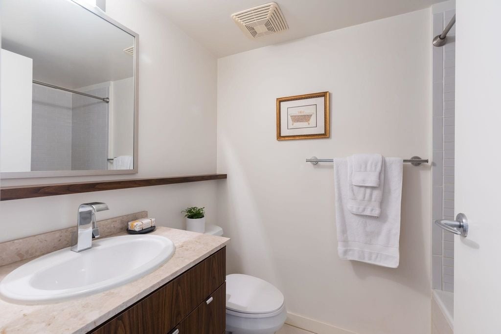 822 Seymour St, #909