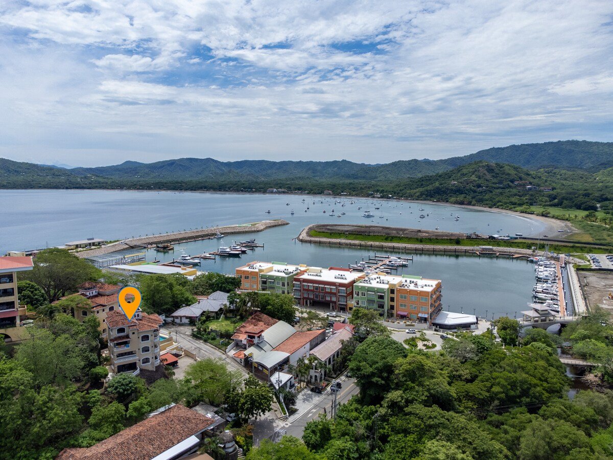 Flamingo Marina Real 11 – Move-in Ready Condo Steps from Flamingo Beach   