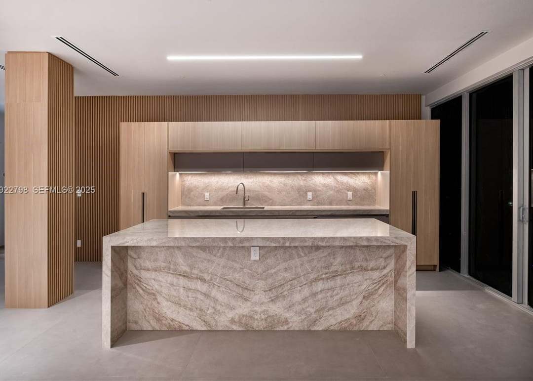 465 Brickell Ave #5701