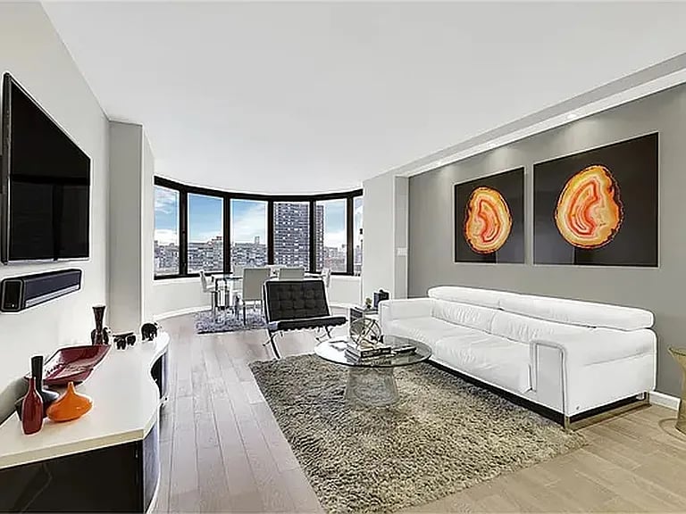 330 E 38th St APT 18B