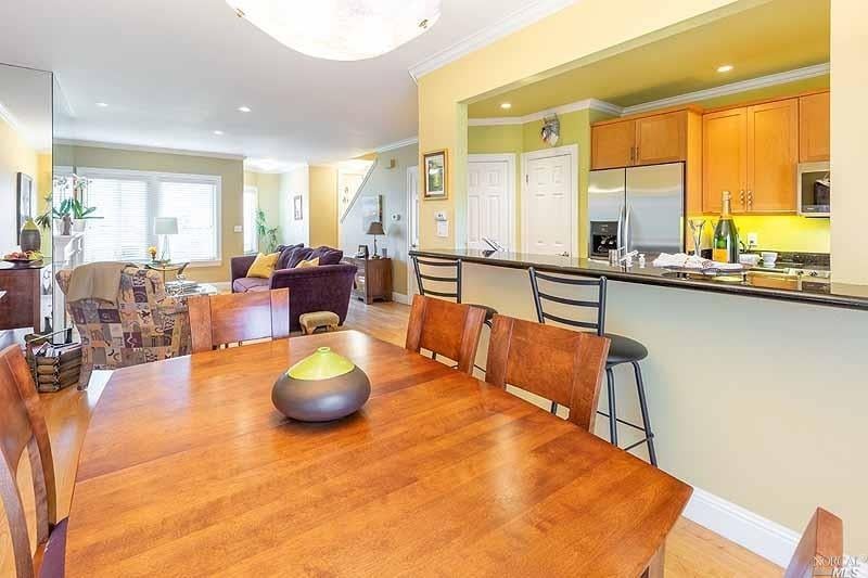 22 Creekside Ct
