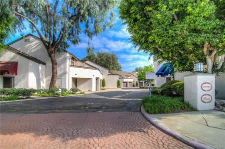 906 Lombard Court