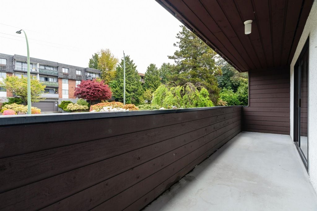 341 W 3rd St, #203