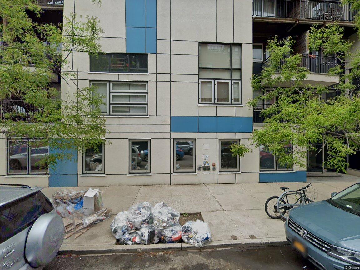 143 Huron Street Unit: 2D+