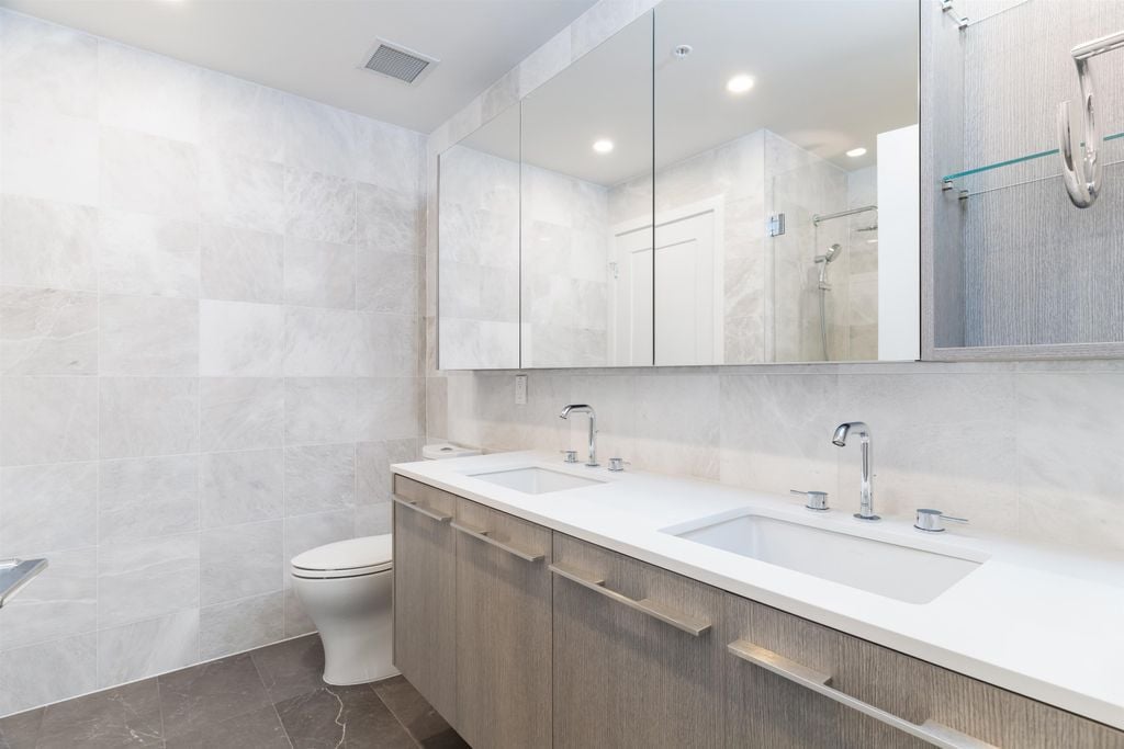 478 W 33rd Ave