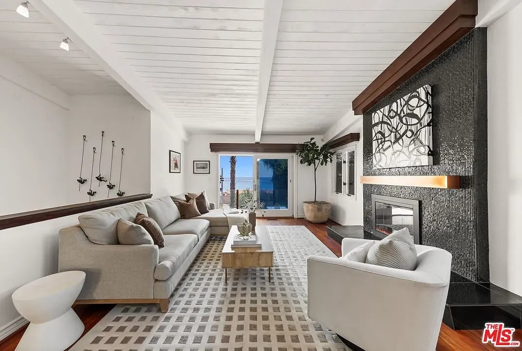 1439 Pacific Coast Hwy