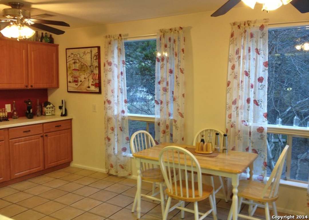 400 Damar Dr